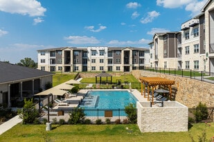 TERRACE AT SOUTHERN OAKS in Dallas, TX - Building Photo
