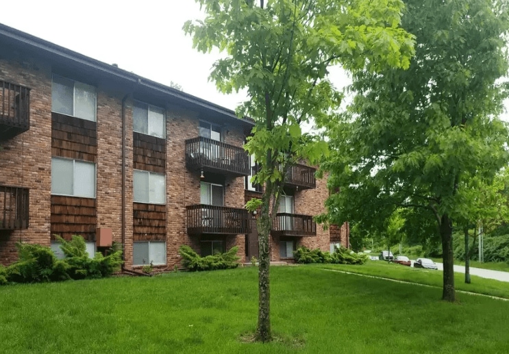 Brookside Apartments in Independence, MO - Building Photo