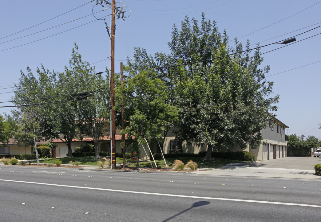 625-627 W Homestead Rd in Sunnyvale, CA - Building Photo