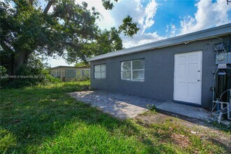 5112 La Salle St in Fort Pierce, FL - Building Photo - Building Photo