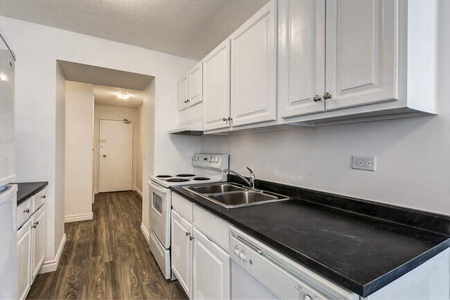 Riverside Towers in Edmonton, AB - Building Photo - Interior Photo