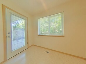 924 NW Anjni Cir in Corvallis, OR - Foto de edificio - Building Photo