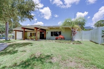 215 Garden Cir in Belleair, FL - Building Photo - Building Photo