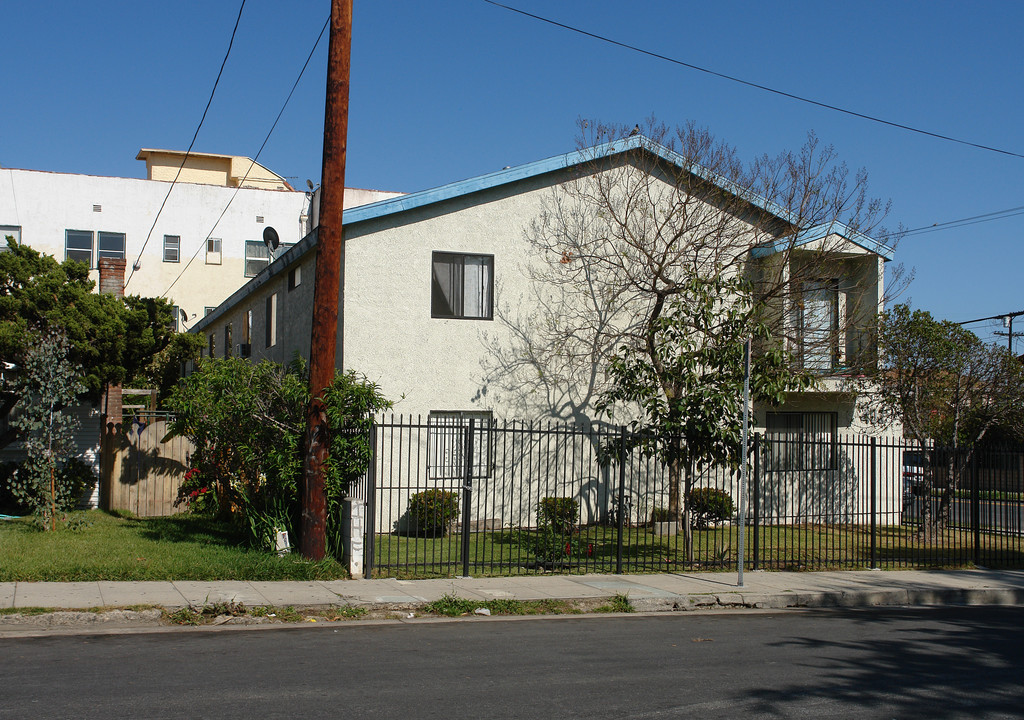 402 N Ardmore Ave in Los Angeles, CA - Building Photo