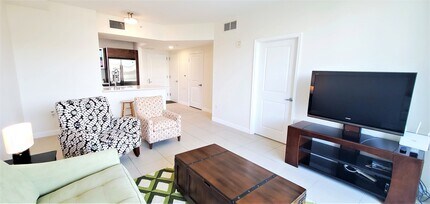 480 Hibiscus St, Unit 315 in West Palm Beach, FL - Foto de edificio - Building Photo