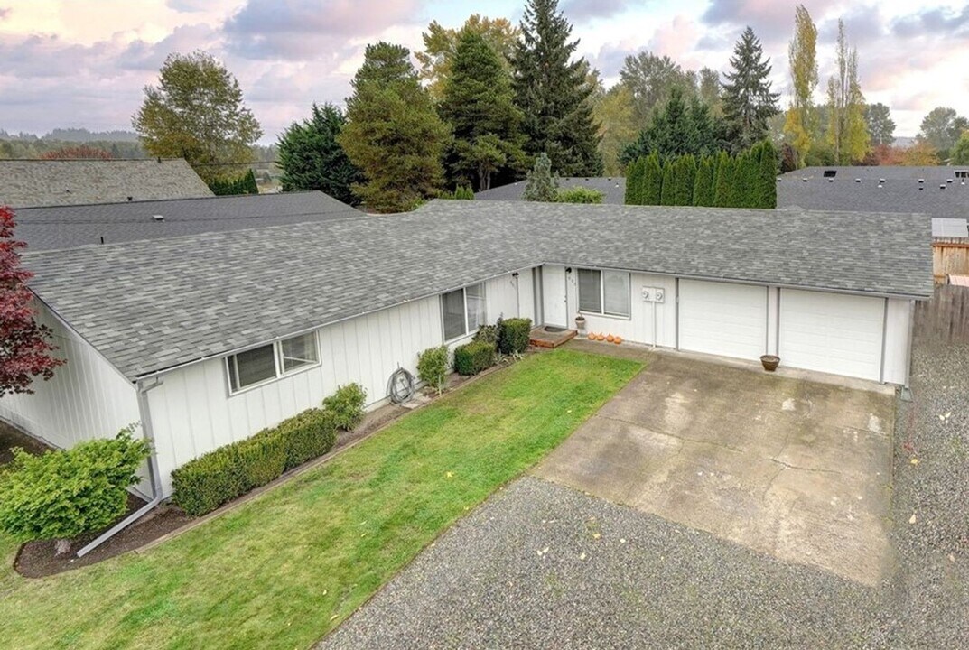 501 17th St SE, Unit N29-03 in Puyallup, WA - Building Photo