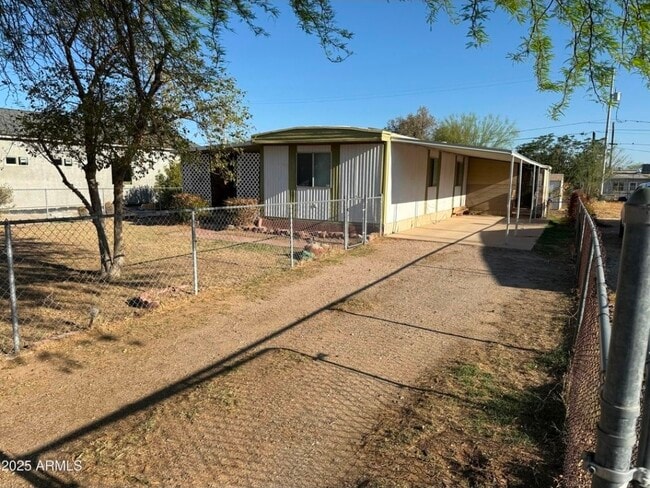 348 W Byrd Ave in Coolidge, AZ - Foto de edificio - Building Photo