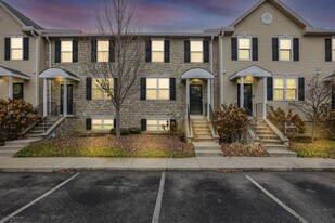 243 Oxford Oak Dr, Unit 243 in Columbus, OH - Building Photo