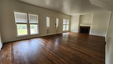 1824 Willowwood St in Denton, TX - Foto de edificio - Building Photo