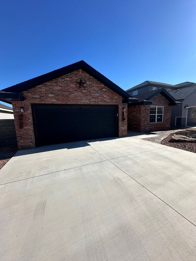 2405 Joe Ln. in Clovis, NM - Foto de edificio - Building Photo