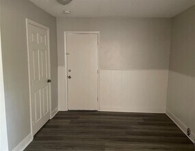 9834 Denning Dr in Houston, TX - Building Photo - Building Photo