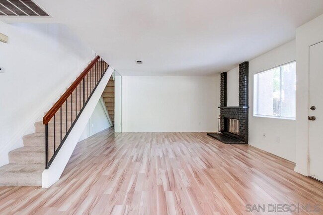 13654 Mulberry Tree Ct in Poway, CA - Foto de edificio - Building Photo