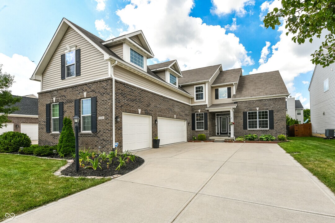 12226 Eddington Place in Fishers, IN - Building Photo