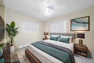 4360 Riverside Dr in Coral Springs, FL - Foto de edificio - Building Photo