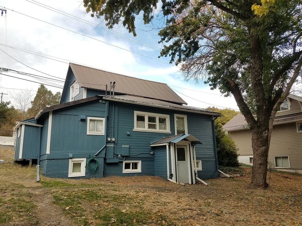 919/919.5-9195 W A St in Moscow, ID - Building Photo
