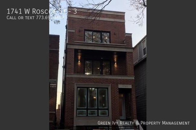 property at 1741 W Roscoe St
