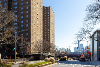 Gouverneur Gardens IV in New York, NY - Building Photo - Building Photo