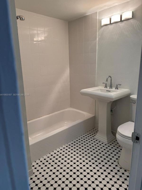 1614 Jefferson Ave in Miami Beach, FL - Foto de edificio - Building Photo