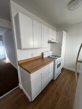 244 5th St, Unit 4 in Seal Beach, CA - Building Photo - Building Photo