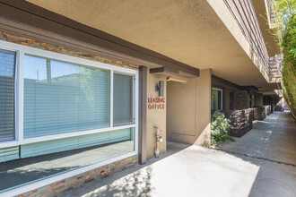 Elan Pacific Lofts in Pacific Beach, CA - Foto de edificio - Building Photo