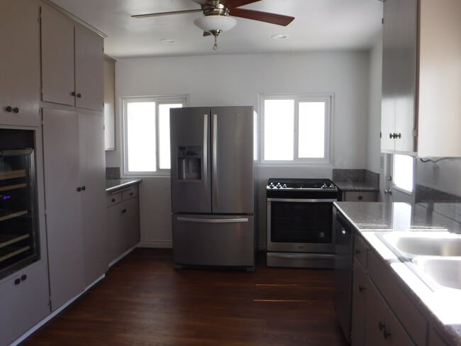 4574-4576 Cleveland Ave in San Diego, CA - Foto de edificio - Building Photo