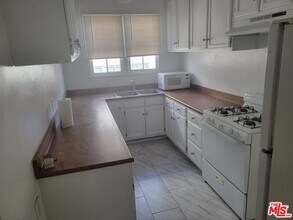 8551 Holloway Dr in West Hollywood, CA - Building Photo - Building Photo