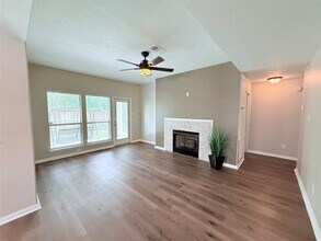 87 N Avonlea Cir in Spring, TX - Foto de edificio - Building Photo