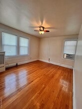 22 Jarvis Pl in Lynbrook, NY - Building Photo - Building Photo