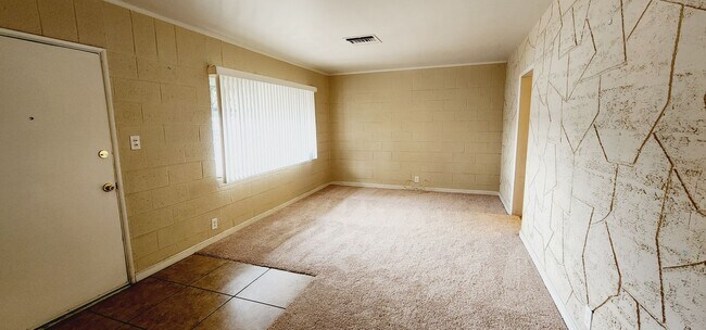 600 Essex E Dr in Las Vegas, NV - Building Photo - Building Photo