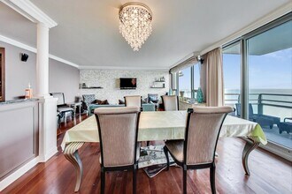 1300 N Lake Shore Dr, Unit 10B in Chicago, IL - Foto de edificio - Building Photo