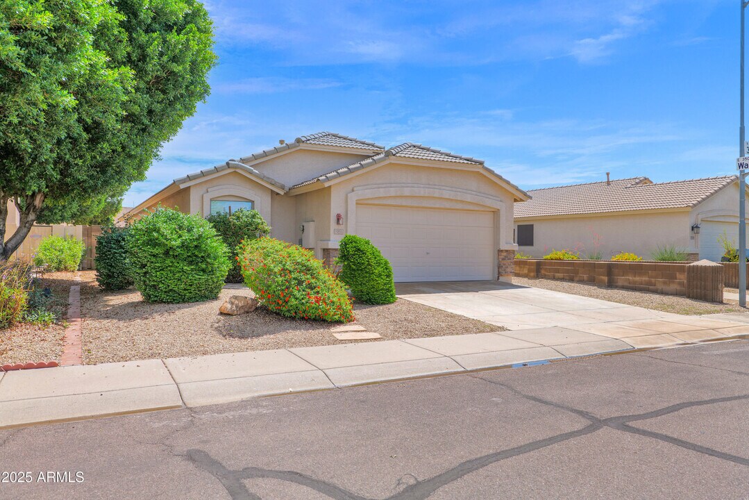 19851 N 35th St in Phoenix, AZ - Building Photo