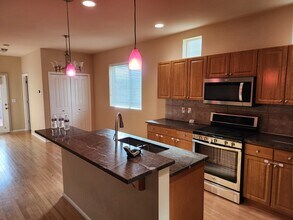 2441 NE Ivy Way in Issaquah, WA - Building Photo - Building Photo