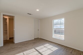 509 Brown Ave in Jourdanton, TX - Building Photo - Building Photo