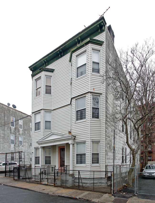 65 Caroline Pl in Yonkers, NY - Building Photo - Building Photo