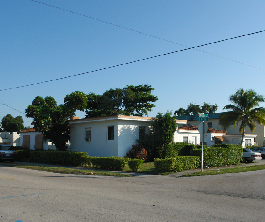 2335-2341 Monroe St in Hollywood, FL - Building Photo