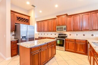 2302 Fountain Grass Dr in Valrico, FL - Building Photo - Building Photo