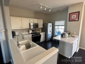 3213 Mannington Dr in Charlotte, NC - Building Photo - Building Photo