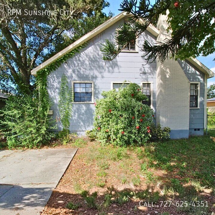 3467 16th Ave S in St. Petersburg, FL - Building Photo