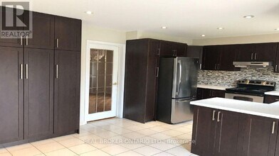 27 Alicewood Dr in Markham, ON - Building Photo - Building Photo