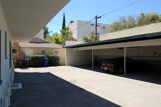 5301 Vantage Ave in Valley Village, CA - Building Photo - Building Photo