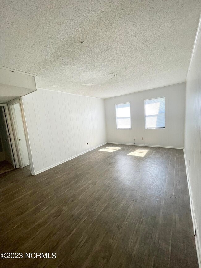 102 Ravenwood Dr in Jacksonville, NC - Building Photo - Building Photo