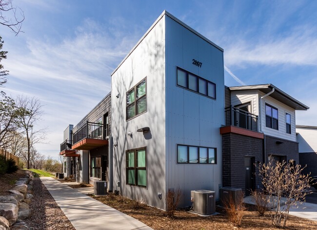 Artisan Village in Fitchburg, WI - Foto de edificio - Building Photo