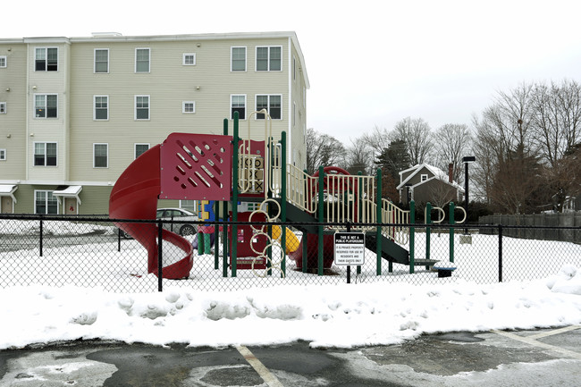 Linscott Court Apartments in Rochester, NH - Building Photo - Building Photo