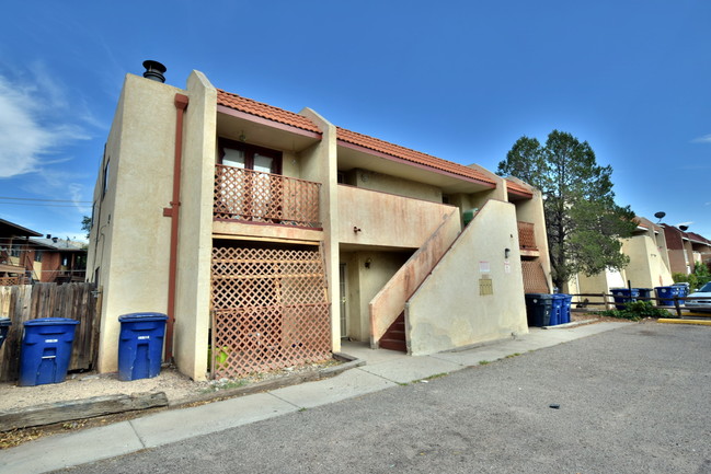 304 Western Skies Dr SE in Albuquerque, NM - Building Photo - Building Photo