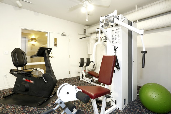 Governor's Terrace in Sacramento, CA - Building Photo - Interior Photo