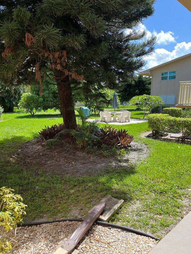 32 Salisbury B, Unit B in West Palm Beach, FL - Foto de edificio - Building Photo