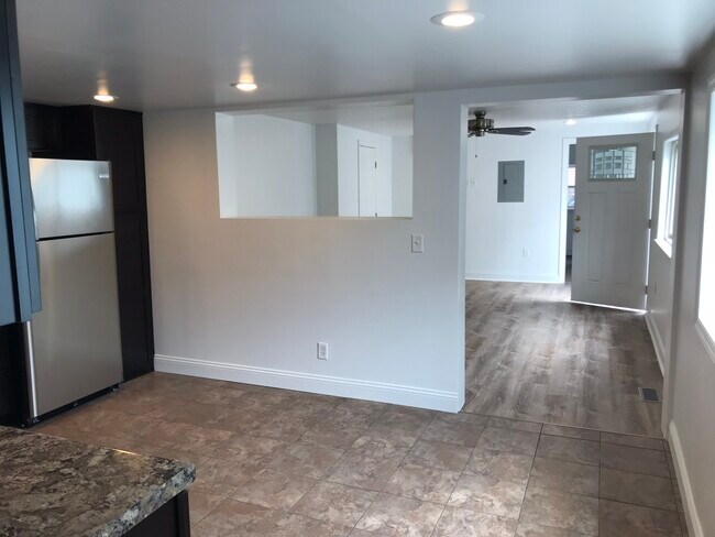 84 S 14th St, Unit 1 in Pittsburgh, PA - Foto de edificio - Building Photo