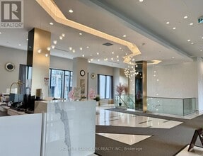 35 Watergarden Dr in Mississauga, ON - Building Photo - Building Photo