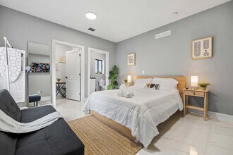 1350 NW 28th St in Miami, FL - Building Photo - Building Photo
