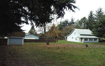 Excalibur Village in Oregon City, OR - Building Photo - Building Photo